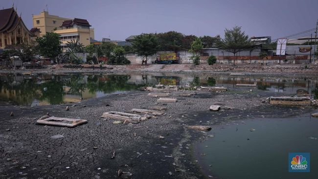 Pulau Apung Terbebas dari Banjir, Tanah Kering dan Makam Terlihat