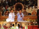 Prabowo Subianto dan Gibran Rakabuming Raka berkembang untuk menghadapi Debat Pilpres 2024 dengan format yang tersedia. Sebagai calon presiden dan calon wakil presiden, mereka akan mempersiapkan diri untuk menjawab pertanyaan dan berbicara tentang visi, rencana, dan program kerja mereka kepada masyarakat.

Mereka juga akan memperhatikan format debat yang tersedia, seperti debat langsung antara calon presiden dan calon wakil presiden, debat antara tim sukses, atau debat dengan tema-tema tertentu. Prabowo dan Gibran akan bekerja sama dengan tim kampanye mereka untuk merencanakan strategi dan taktik yang efektif untuk mengoptimalkan kesempatan mereka dalam debat.

Selain itu, mereka juga akan mempersiapkan diri dengan mendalami isu-isu terkini, memahami pandangan masyarakat, dan merumuskan argumen yang kokoh untuk menjawab pertanyaan dari moderator maupun lawan debat. Dengan persiapan yang matang, Prabowo dan Gibran berharap dapat memberikan penampilan terbaik dan memenangkan kepercayaan masyarakat melalui debat Pilpres 2024.