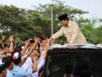 Prabowo Ngopi Bareng Warga dan Relawan di Kedai Kopi Aceh: Luar Biasa Rasanya!