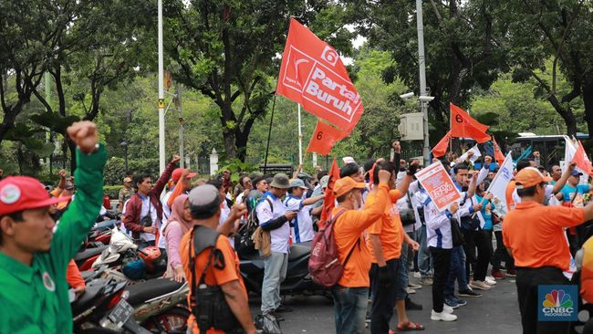 Hindari Jalan di Depan Kedubes AS karena Adanya Demo Massa Buruh