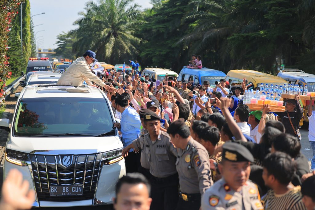 Ribuan Warga Kepulauan Riau Meriahkan Kedatangan Prabowo Subianto