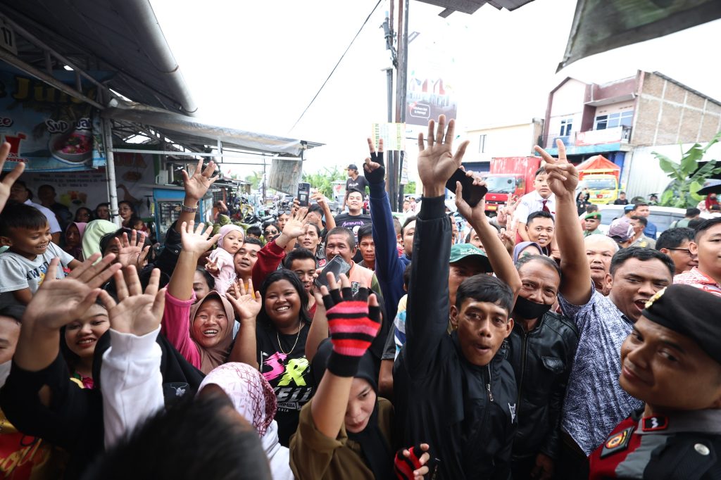 Ratusan Warga Jateng Antusias Melihat Jokowi dan Prabowo Makan Bakso Bersama: Harapan Tetap Merakyat