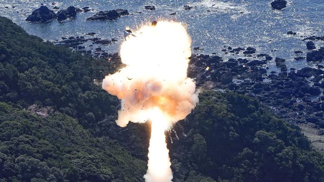 Peristiwa Roket Jepang Meledak dan Hancur Berkeping-keping