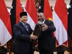 Heartfelt Moments as Prabowo Subianto Says Goodbye to the Prime Minister of Papua New Guinea After Visit to the Ministry of Defense