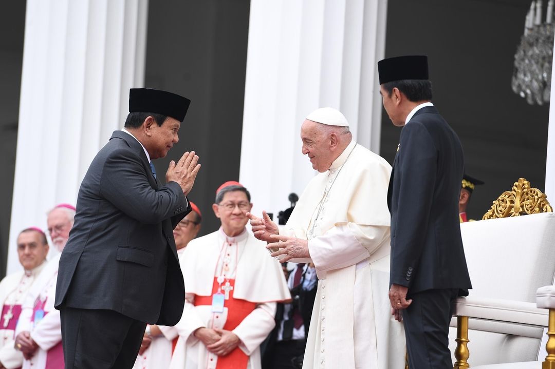 Prabowo Subianto Shares A Moment of Shaking Hands with Pope Francis, Saying “Indonesia is Blessed with Diversity and Harmony”