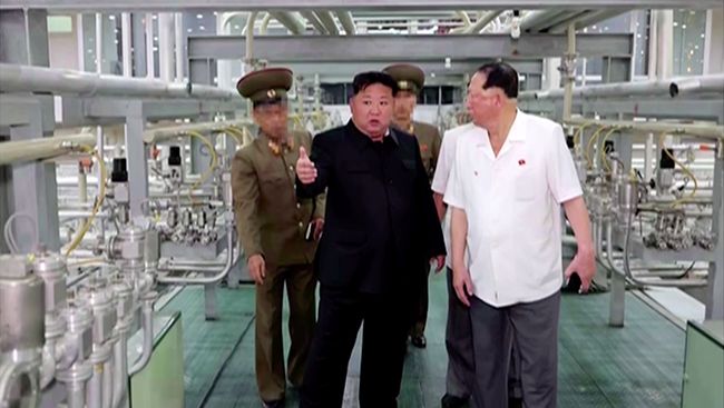 Kim Jong Un Tinjau Pengayaan Uranium Bahan Nuklir dalam Momen Langka