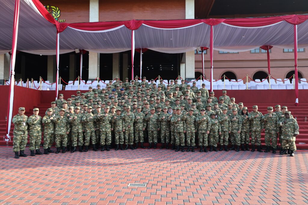 tulis ulang judul iniMerah Putih Cabinet Ministers Reflect on Day Two of Retreat in Magelang: Strengthening Unity and Government Synergy