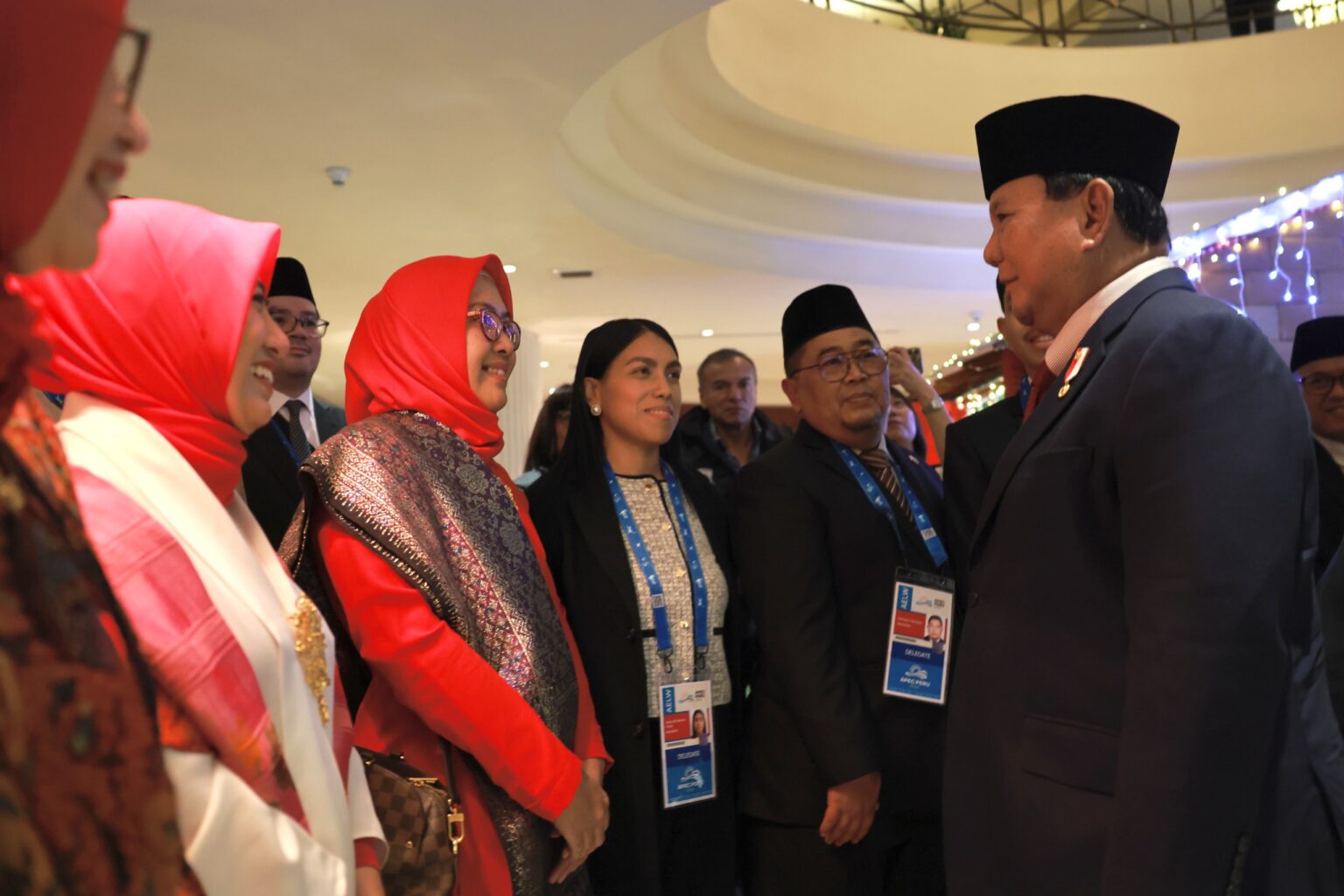 tulis ulang judul iniAntusias Sambut Prabowo Subianto, Ibu-ibu KBRI Peru: Kami Sangat Bangga