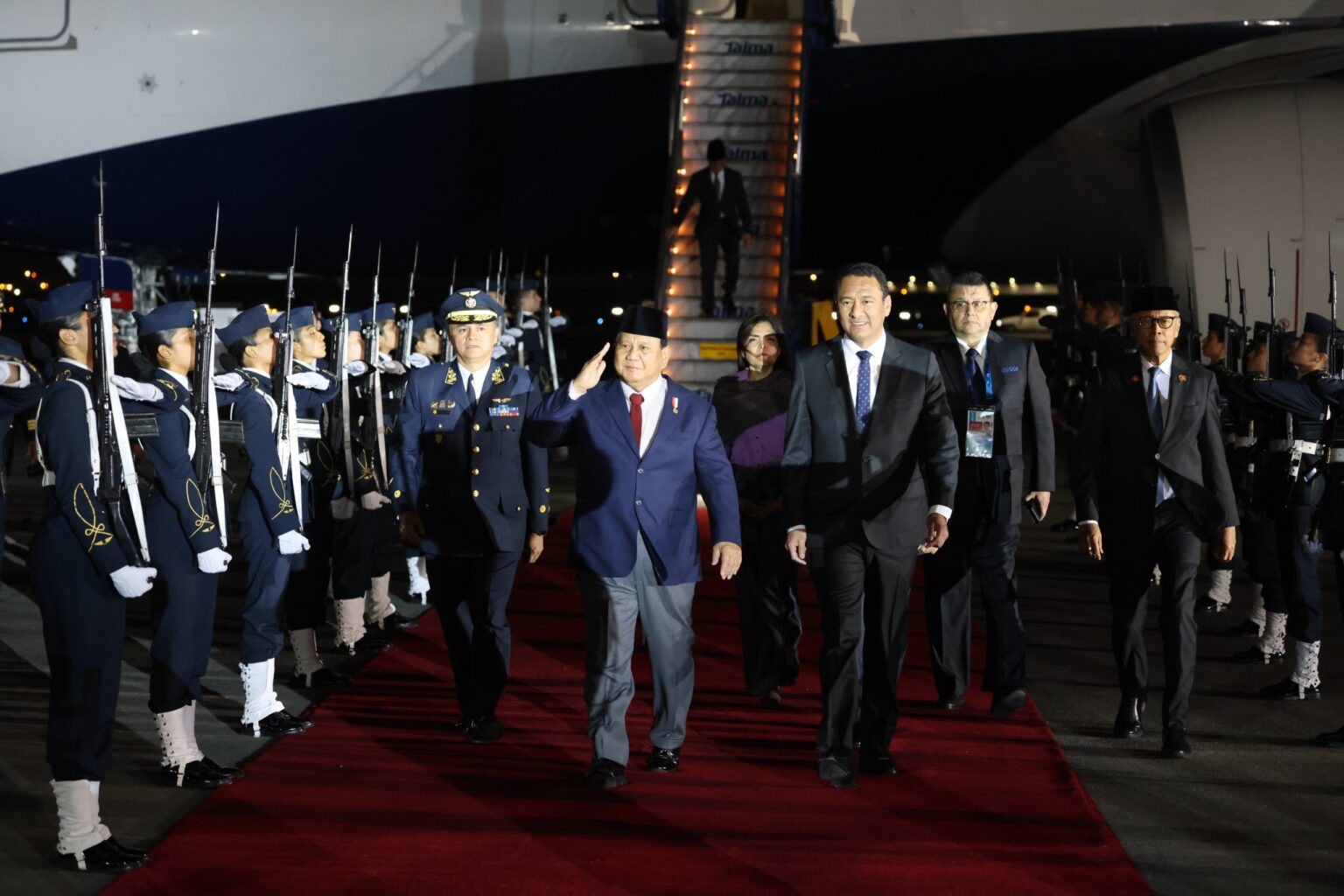 tulis ulang judul iniPrabowo Subianto Receives Warm Honor Guard Welcome upon Arrival in Peru – prabowosubianto.com