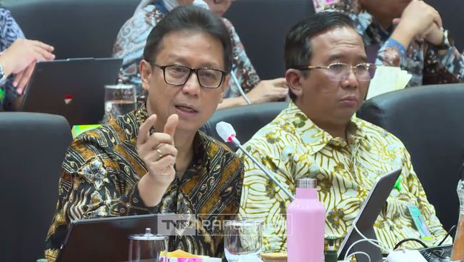 menteri-kesehatan-budi-gunadi-sadikin-saat-dalam-rapat-kerja-dengan-komisi-ix-dpr-ri-2_169.png