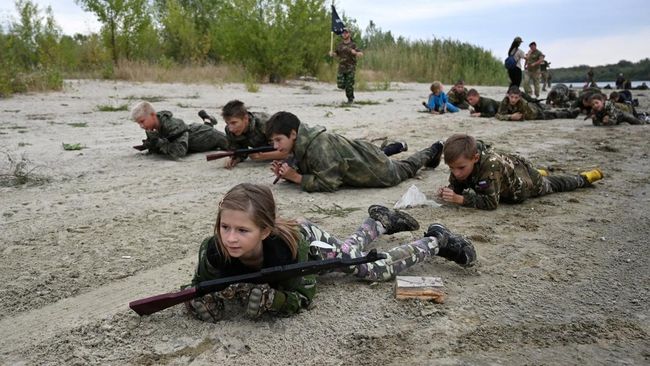 menjalani-pelatihan-militer-di-wilayah-rostov-rusia-reuterssergey-pivovarov-1755951513234_169.jpeg
