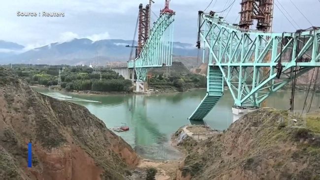proyek-jembatan-kereta-api-ambruk-12-orang-tewas-1756028658934_169.jpeg