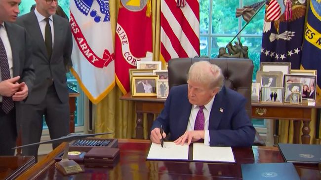 trump-teken-perintah-eksekutif-ancam-negara-penahan-warga-as-1757153804587_169.png